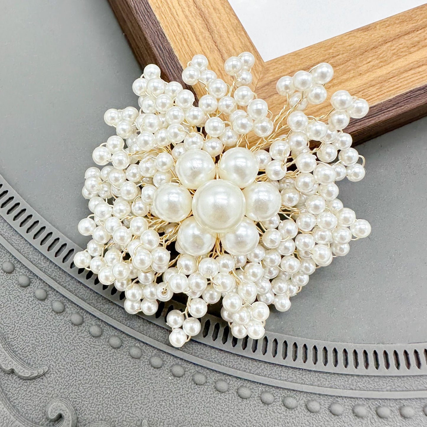 WIRED PEARL APPLIQUE