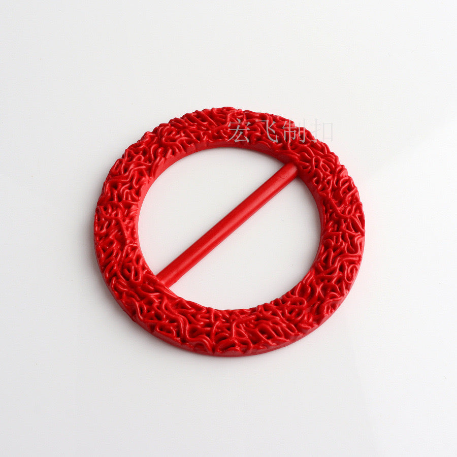 TEXTURED CIRCLE BUCKLE