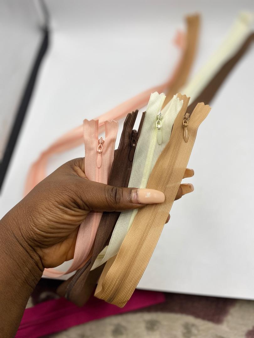 INVISIBLE ZIPPERS (ZIPS) 24 INCHES