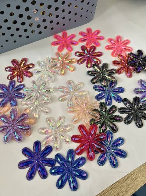 SNOWFLAKES RESIN FLOWER DESIGN APPLIQUE