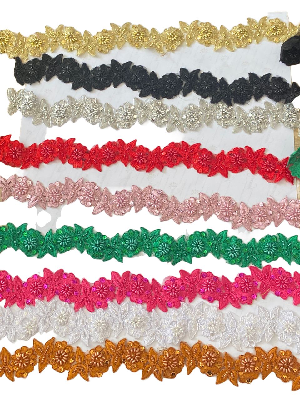 LACE TRIMMING WITH SPIRAL DETAILS