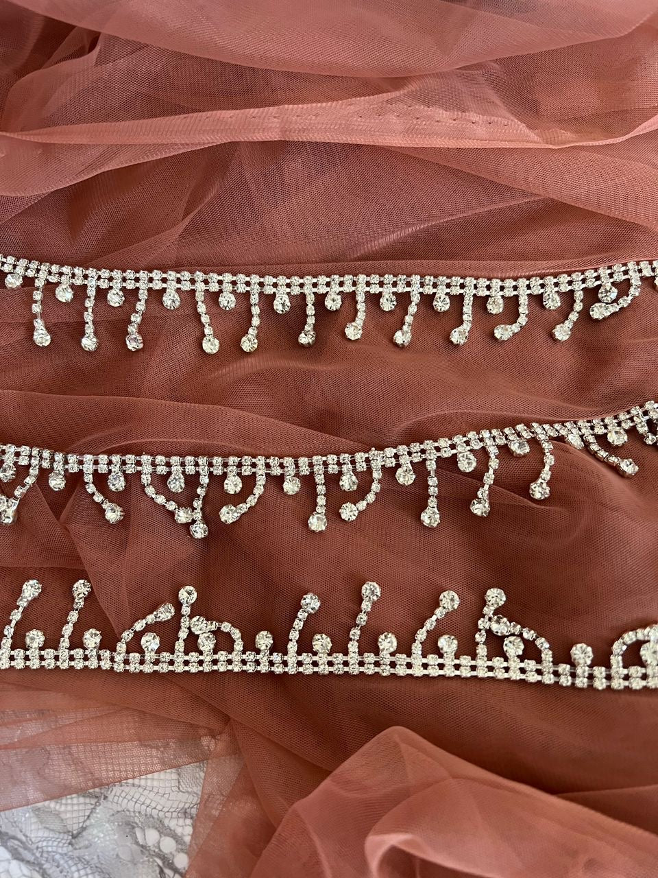 CUPCHAIN DRIP CRYSTAL TRIMMING