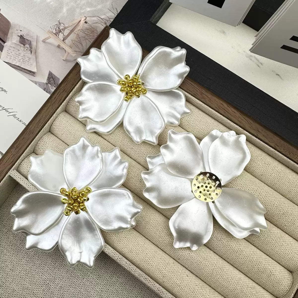 GLAZE ACRYLIC FLOWER APPLIQUE