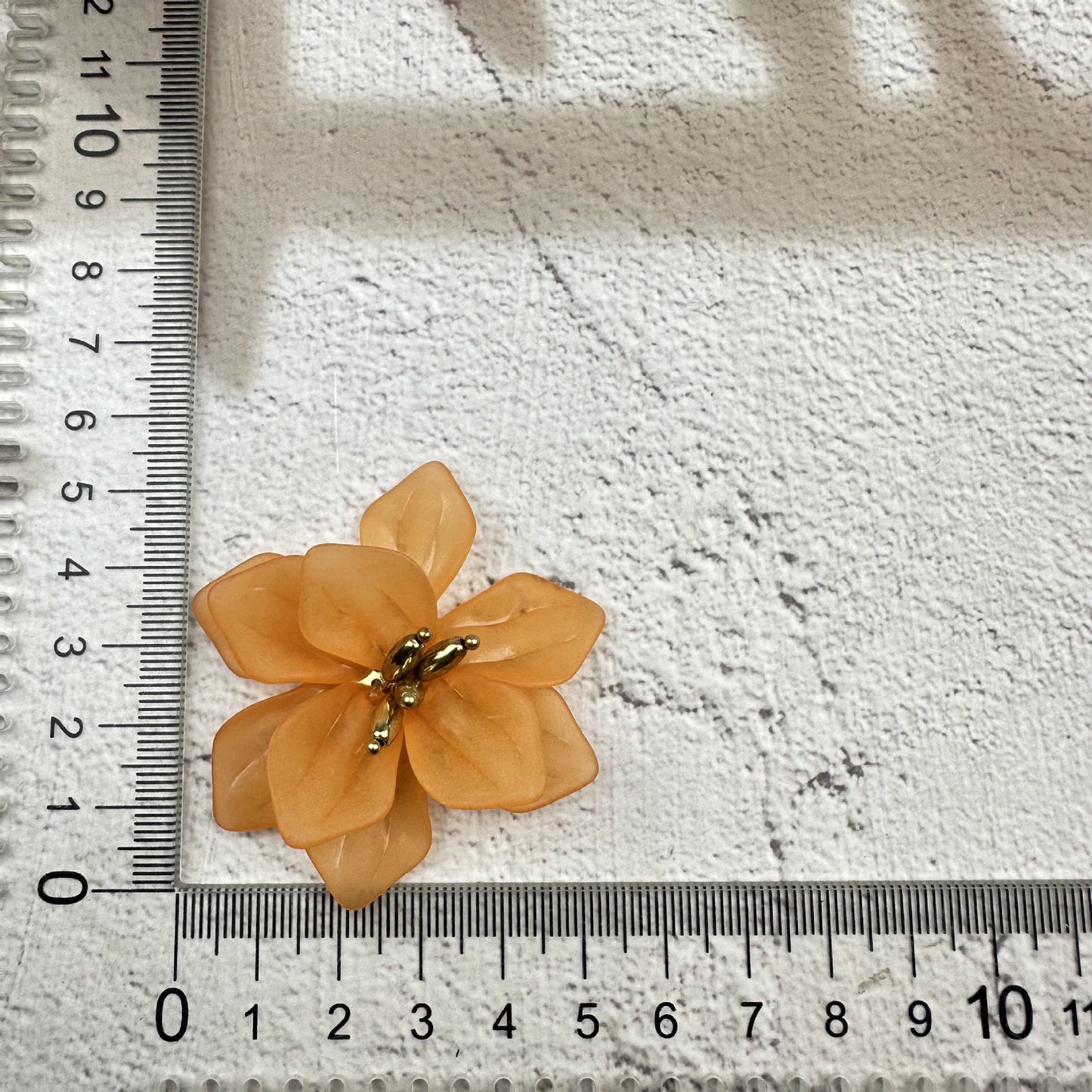 STRUCTURED FLORAL ACRYLIC FLOWER