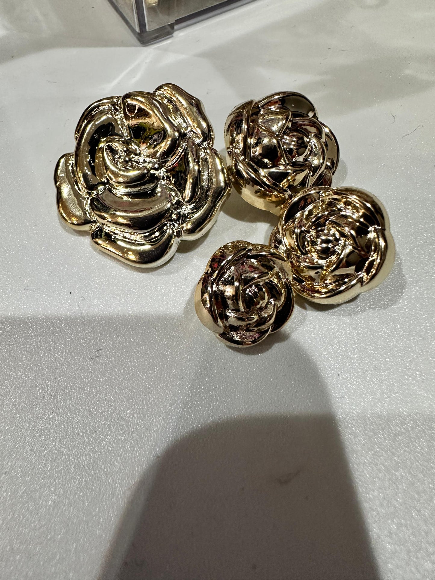 FLOWER ROSE BUTTON