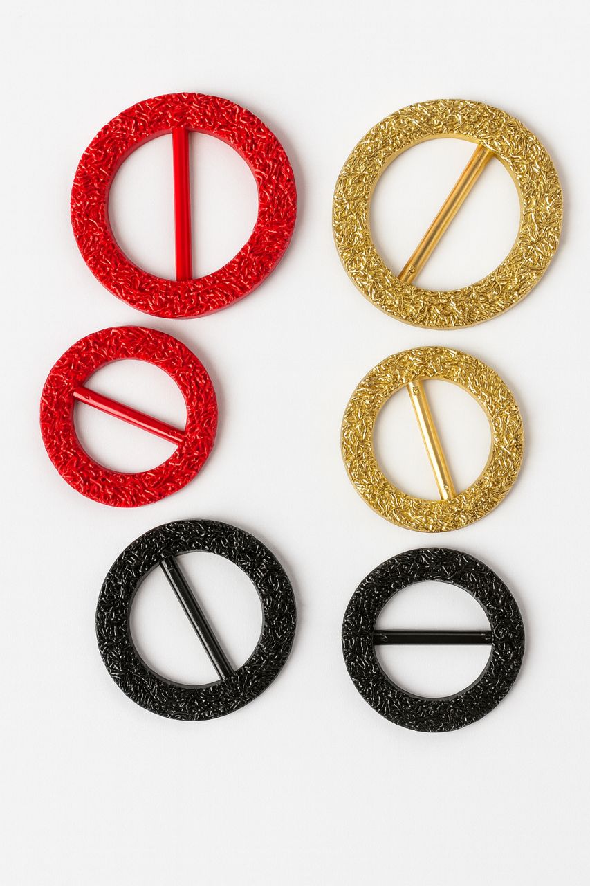 TEXTURED CIRCLE BUCKLE