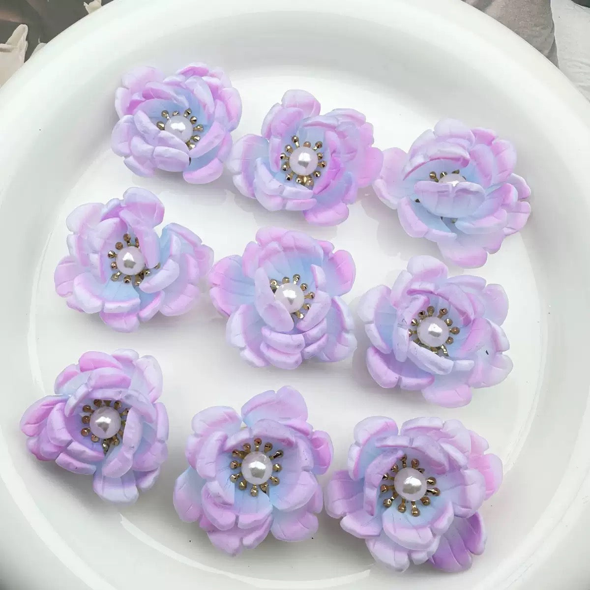 MOLDED PEARL CENTER FLOWER