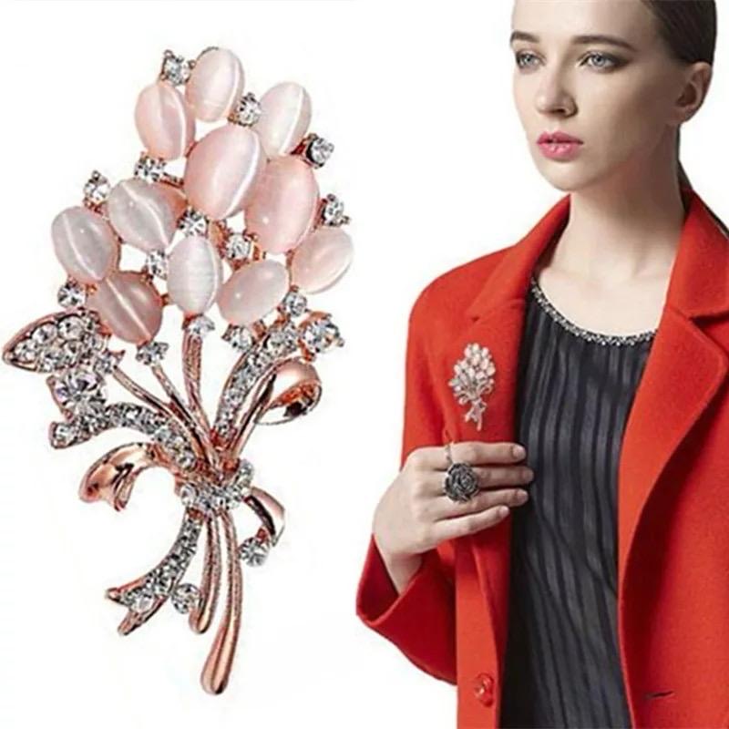 CRYSTAL METAL BROOCH