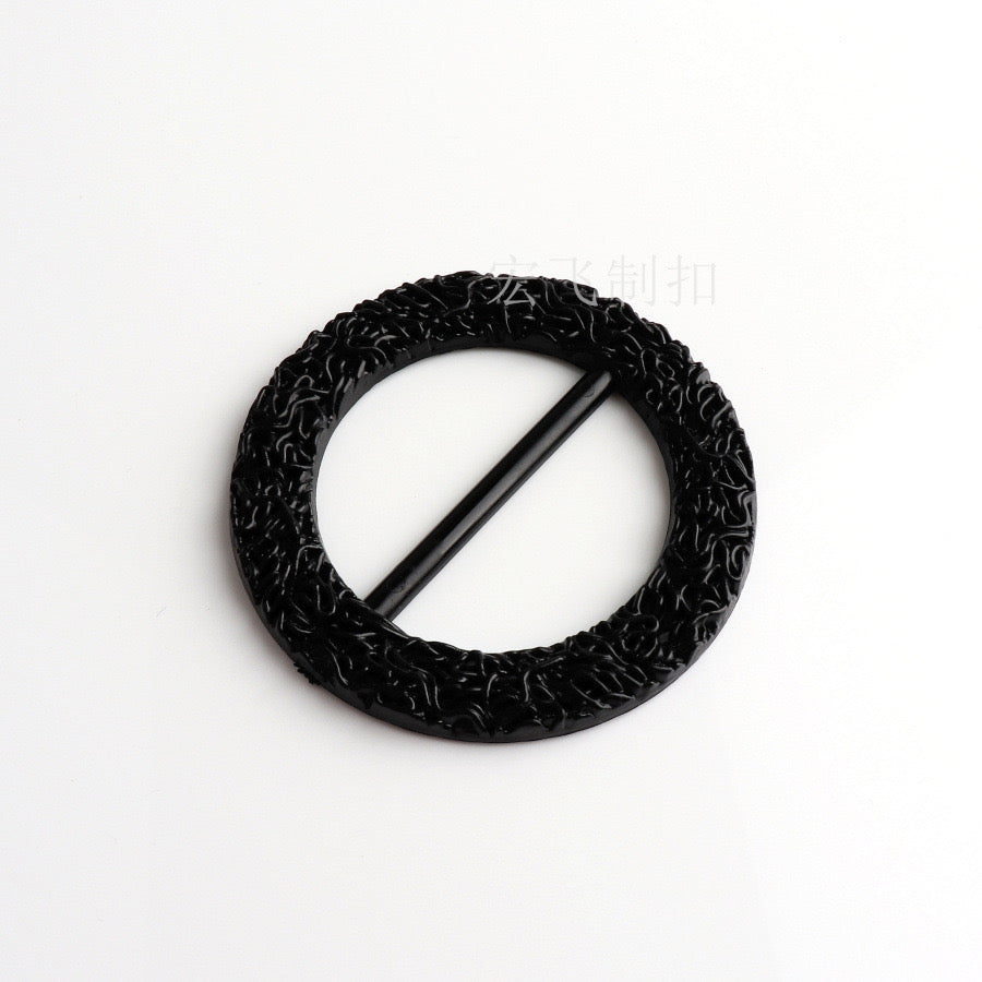 TEXTURED CIRCLE BUCKLE