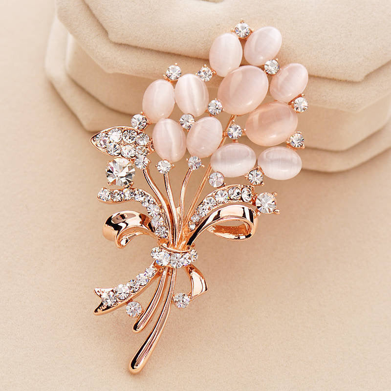 CRYSTAL METAL BROOCH