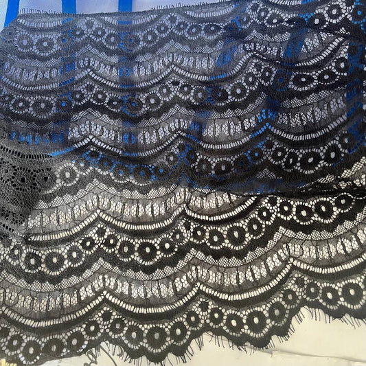 CHANTILLY LACE TRIMMING WITH ROSE