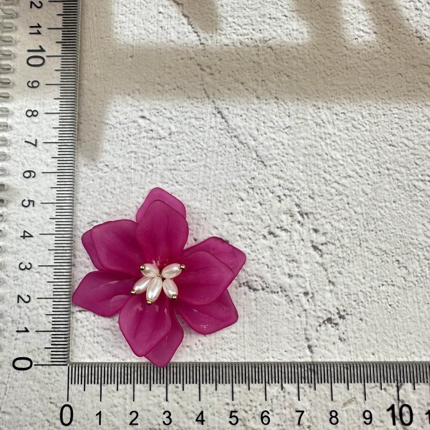 STRUCTURED FLORAL ACRYLIC FLOWER