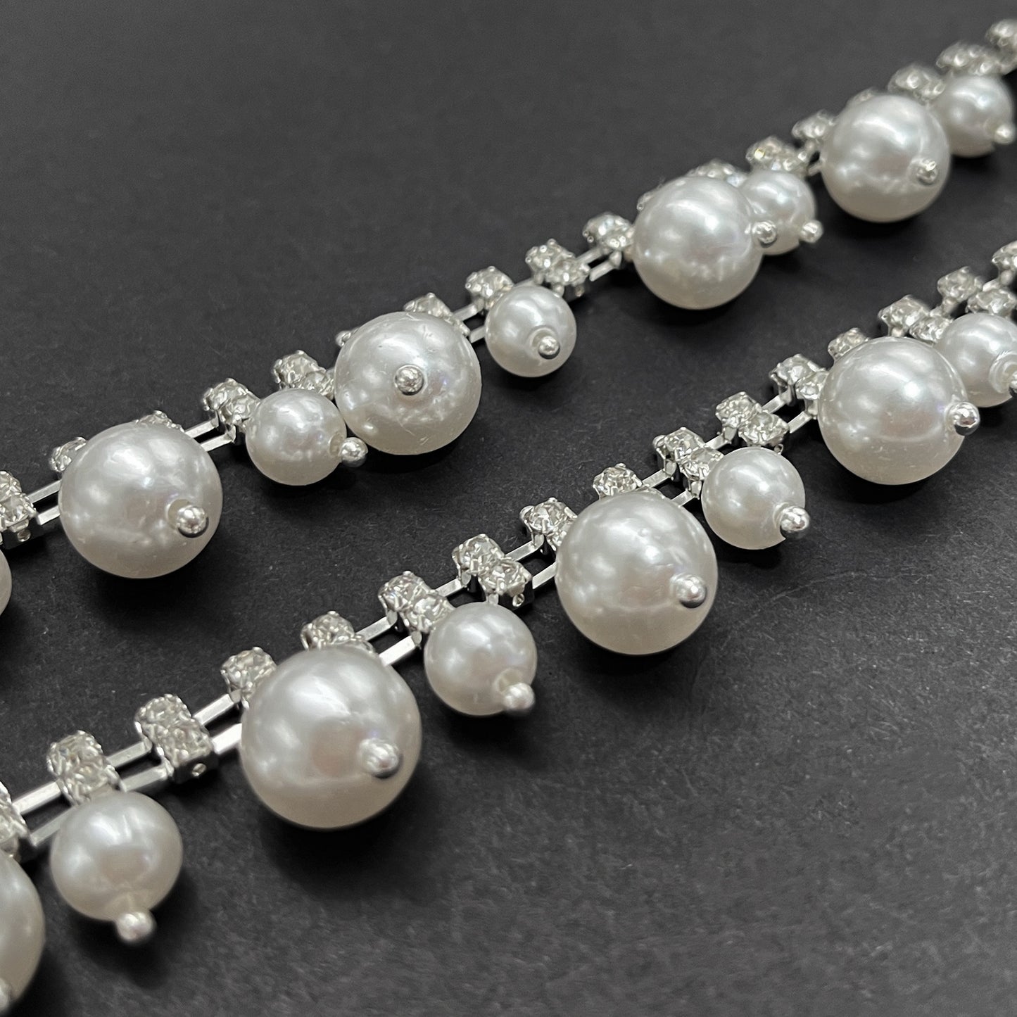 PEARL TRIMMING WITH CUPCHAIN EDGE