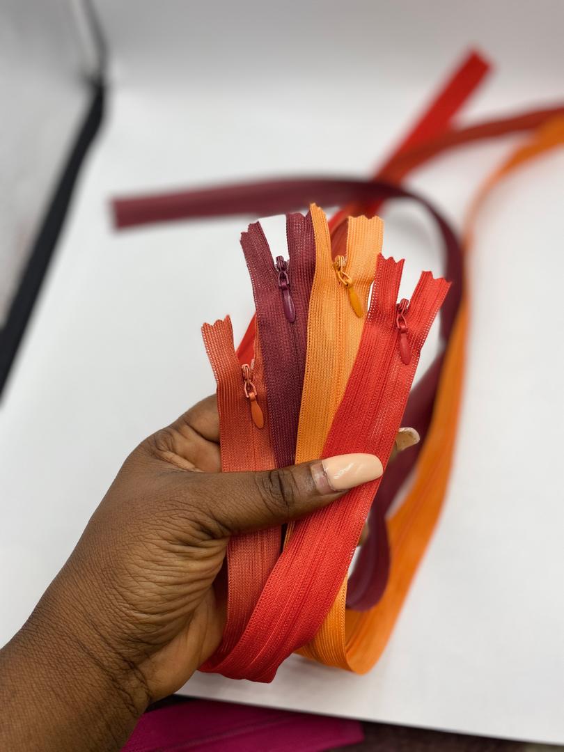 INVISIBLE ZIPPERS (ZIPS) 24 INCHES