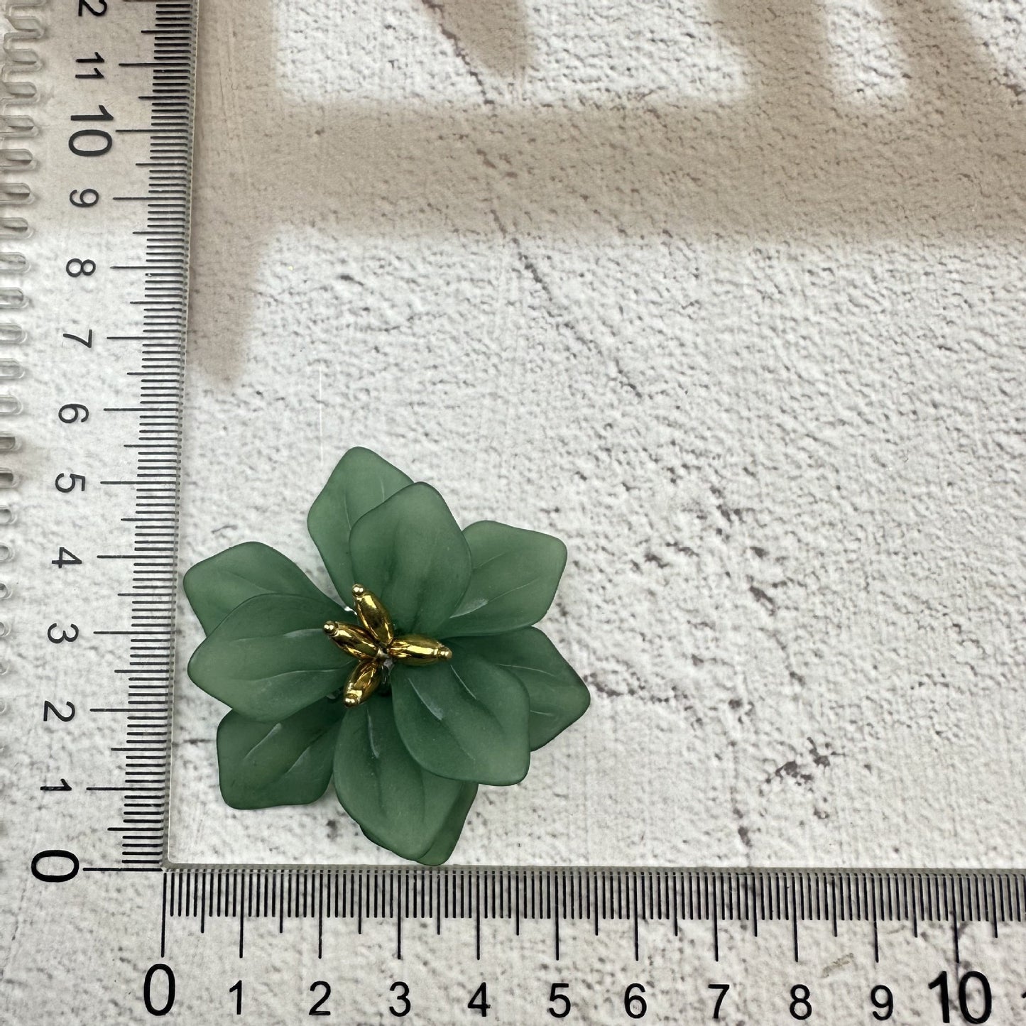 STRUCTURED FLORAL ACRYLIC FLOWER