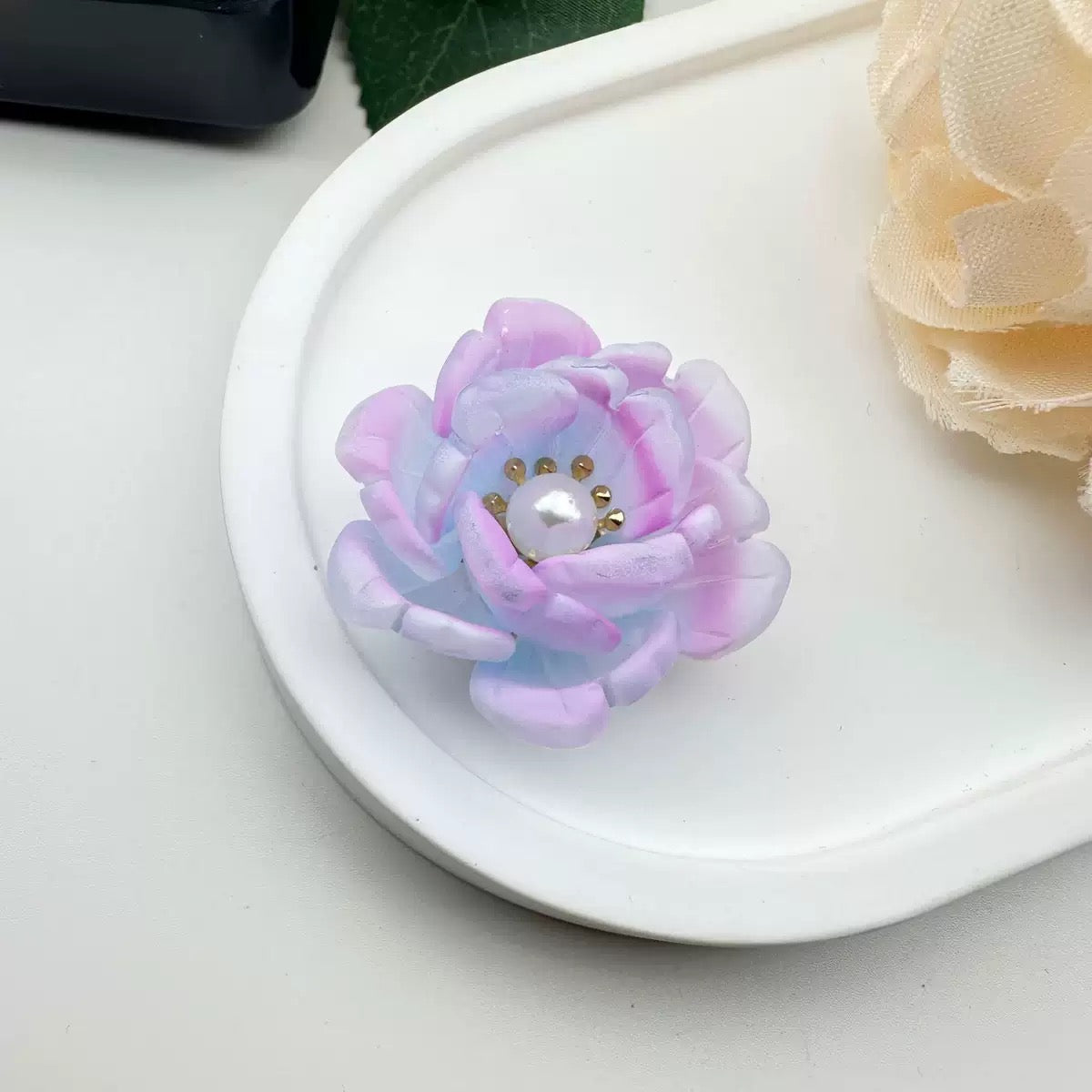MOLDED PEARL CENTER FLOWER