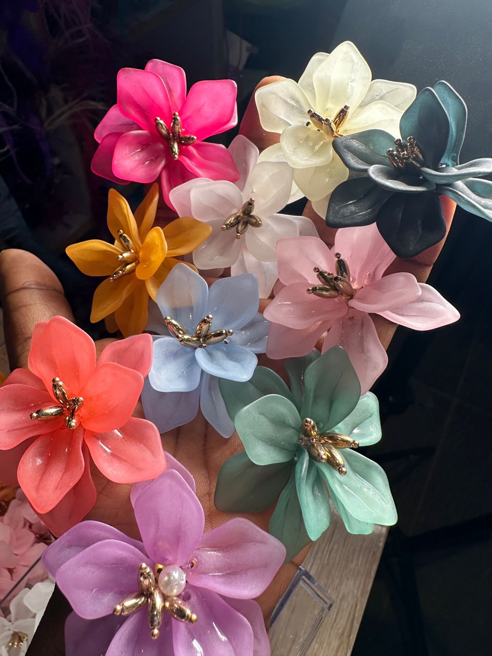 STRUCTURED FLORAL ACRYLIC FLOWER