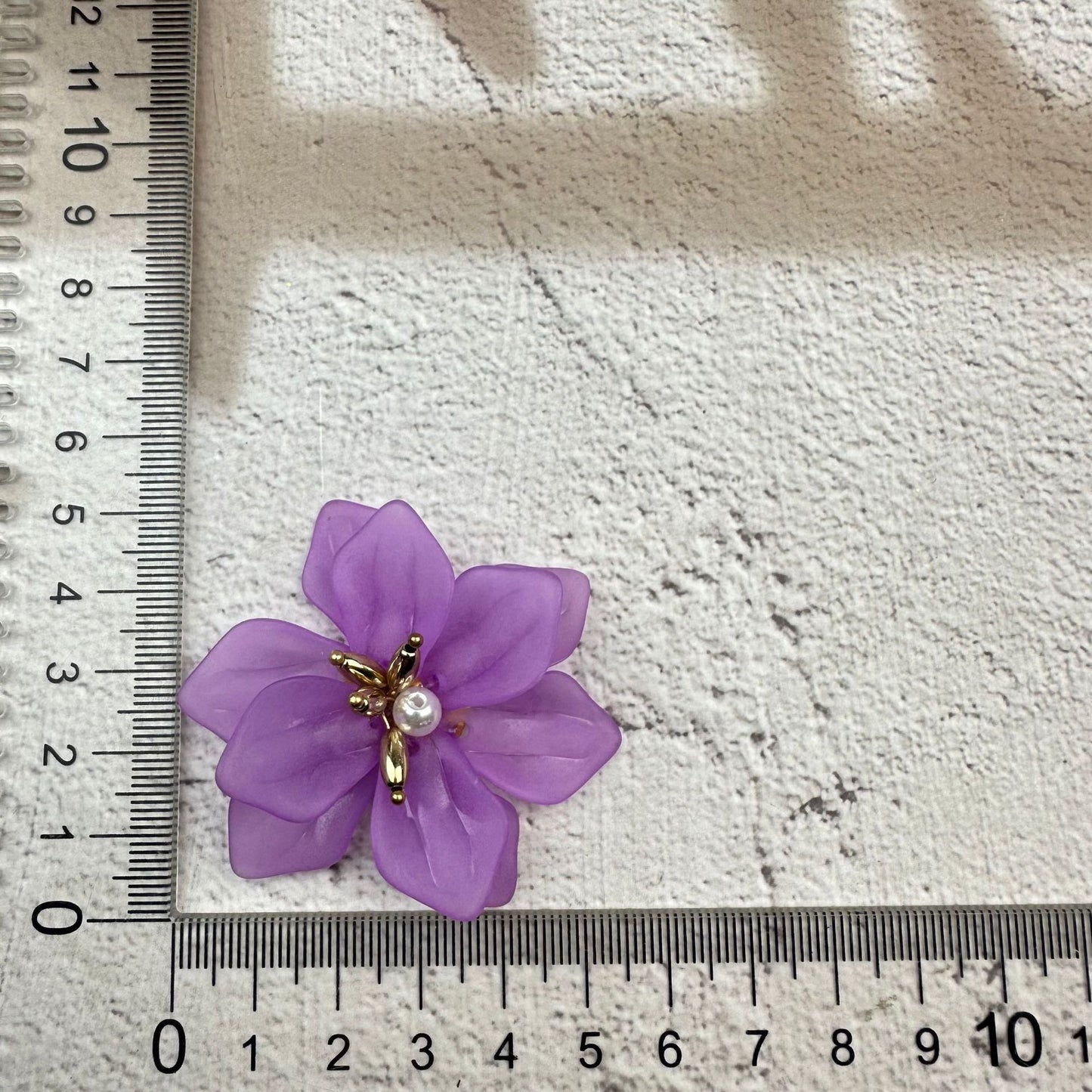 STRUCTURED FLORAL ACRYLIC FLOWER