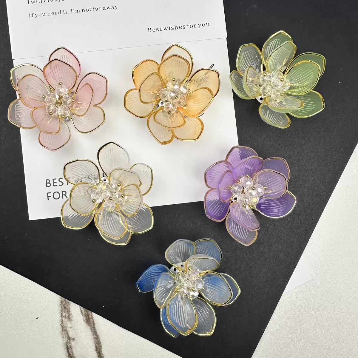 GOLD OUTLINE ACRYLIC FLOWER