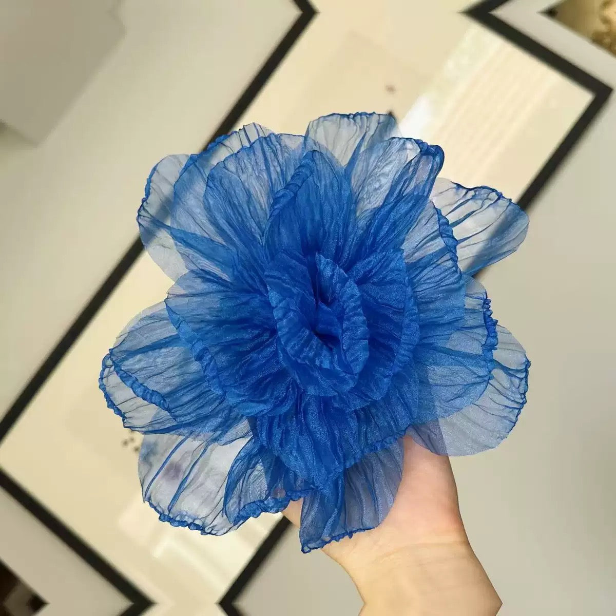 ORGANZA BURNT FLOWER 20CM
