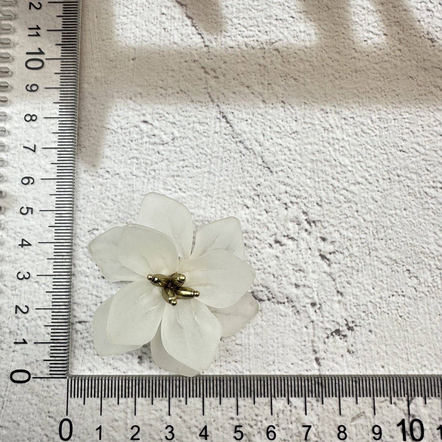 STRUCTURED FLORAL ACRYLIC FLOWER